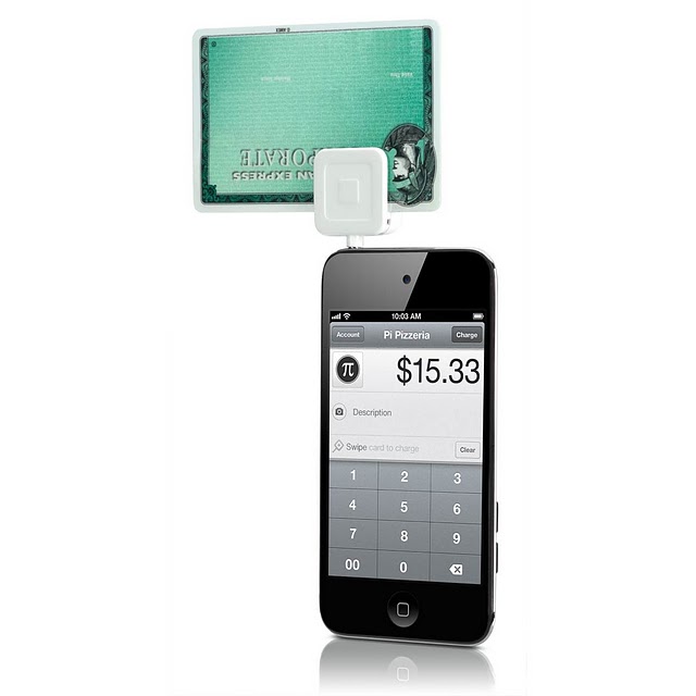 Apple Sells Square Credit Card Reader for iPhone, iPod, iPad