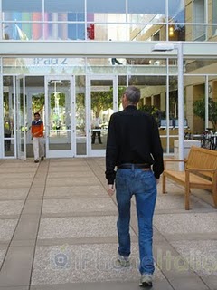 Steve Jobs photographed campus in Cupertino!